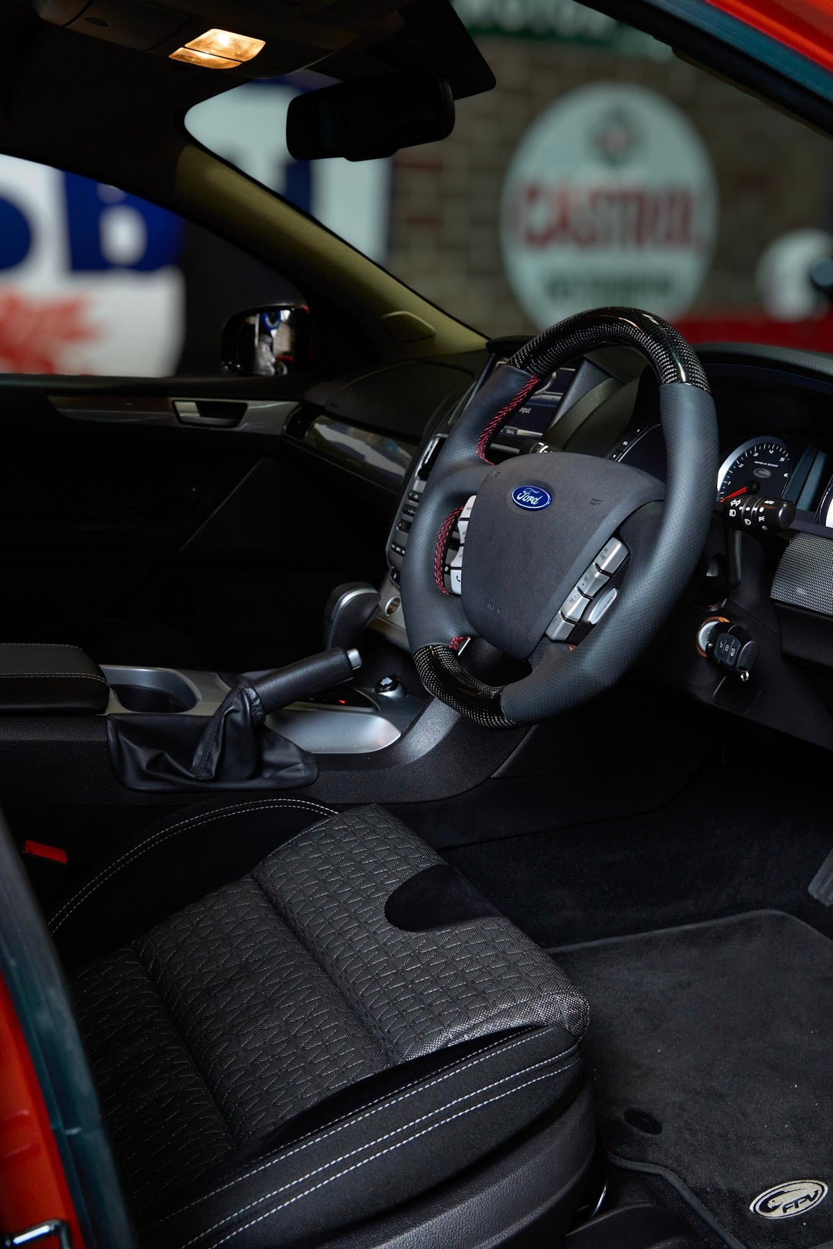 Retro Ford/FPV FG Falcon Steering Wheel – Black Leather Carbon Fibre Flat Bottom
